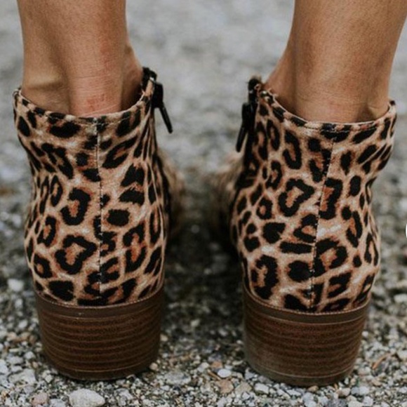 Last 5.5 Leopard ankle bootie - Picture 8 of 8